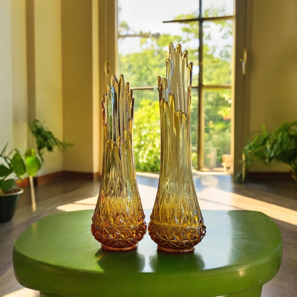 25.25”! Vintage MCM L.E. Smith swung glass vase 25.25” H x 7” W x  21.5” dia bas - Picture 9 of 10